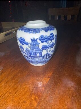 Vintage blue willow ginger jar